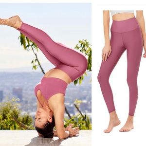 ALO HIGH WAIST DRAGONFRUIT LEGGINGS SMALL